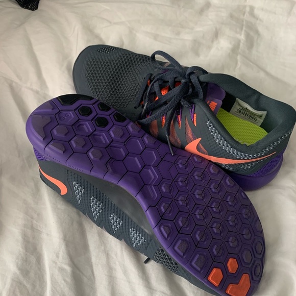 Nike shoes - Picture 2 of 2